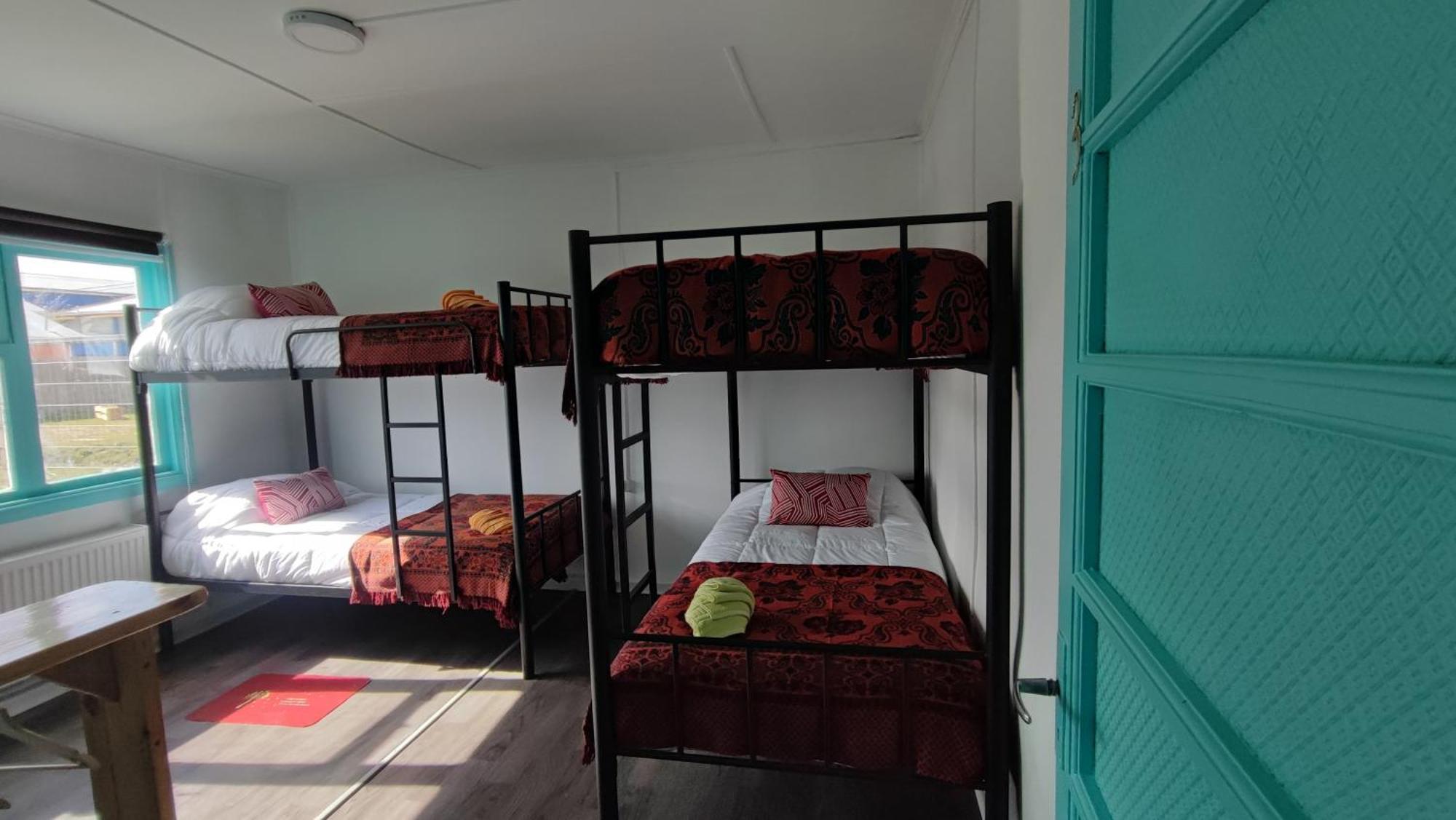 Hostel Kuntur Puerto Natales Esterno foto