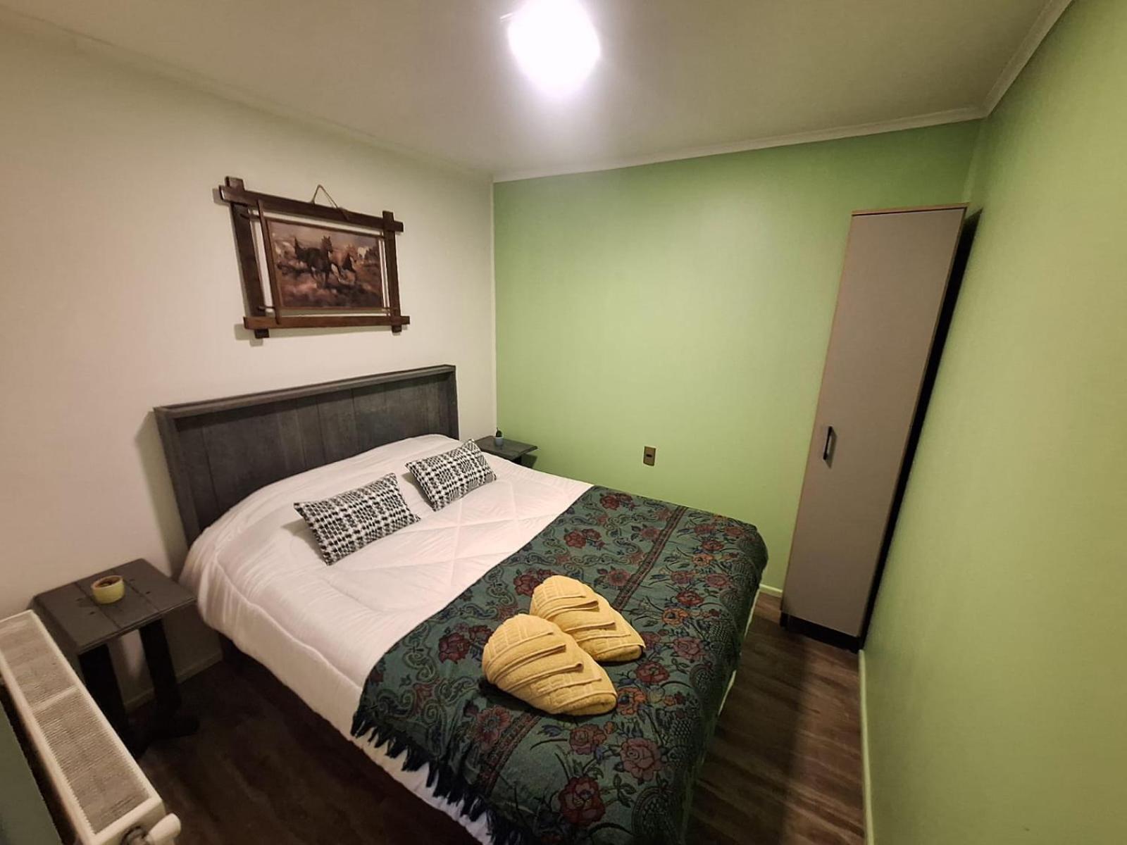 Hostel Kuntur Puerto Natales Esterno foto