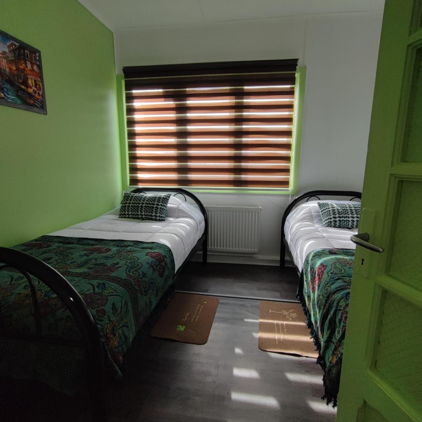 Hostel Kuntur Puerto Natales Esterno foto