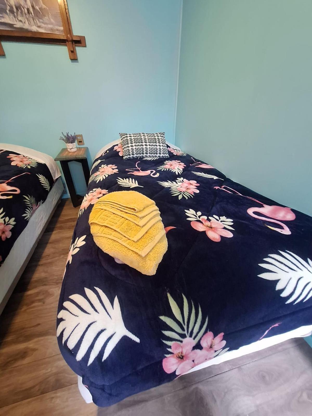 Hostel Kuntur Puerto Natales Esterno foto
